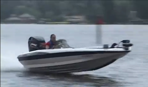 VIDEO: Bass boat crash